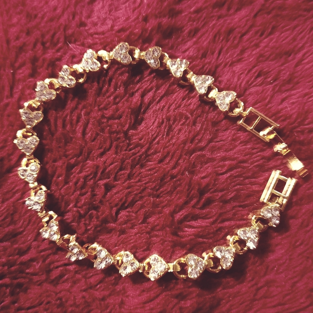 Nwot Elegant Gold and Rhinestone Heart Bracelet